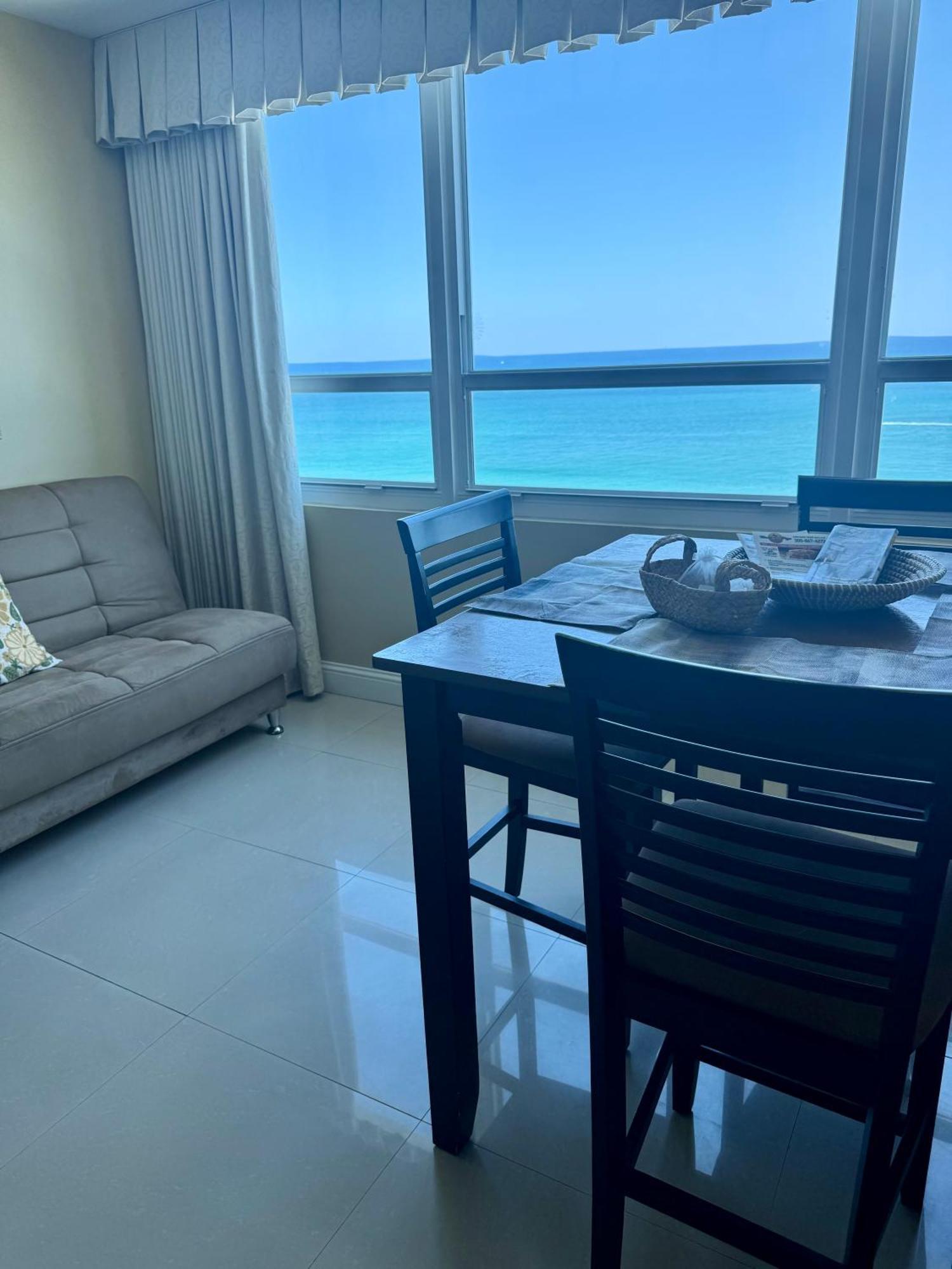 Castle Studio,tennis Court And Swimming Pool With Access